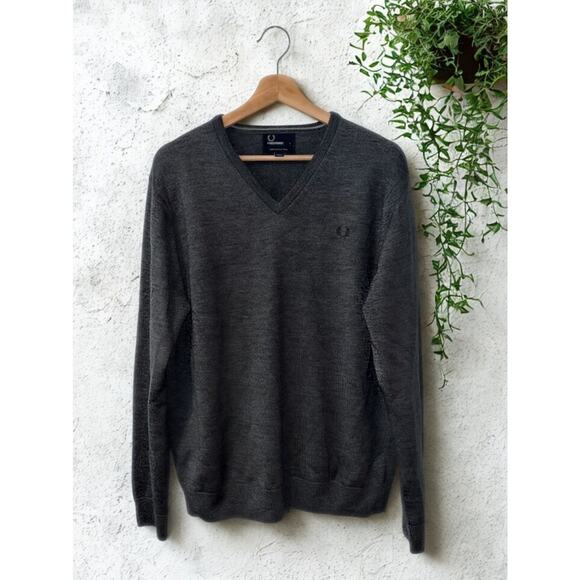 Fred Perry Classic V-Neck Sweater Graphite Marl 100% Merino Wool Size L - Picture 4 of 10
